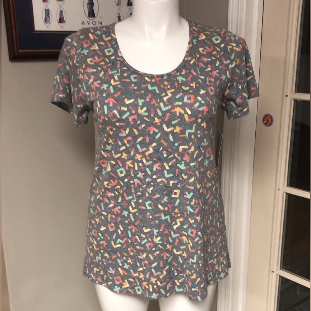 3/$15 ❤️ NWT lularoe colorful soft classic tee L 14